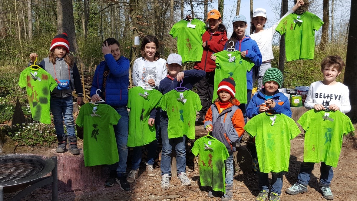 Von Links: Carl, Andro, Zara, Norah, Meli, Jasmin, Paul, Raffaella, Janosch und Giuliana Foto von Evi Gwerde